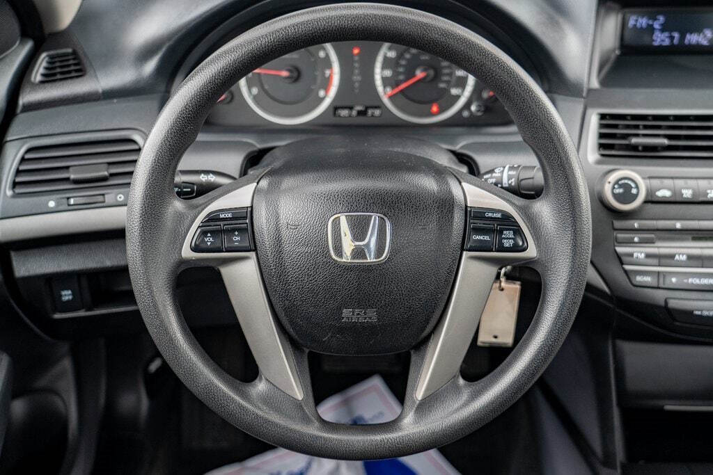 2009 Honda Accord for sale at Auto Destination in Puyallup, WA