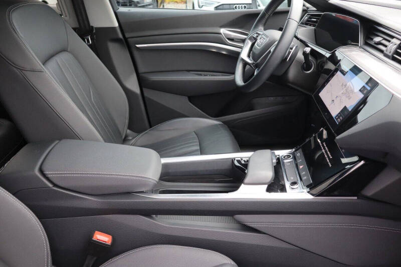 2021 Audi e-tron quattro Premium