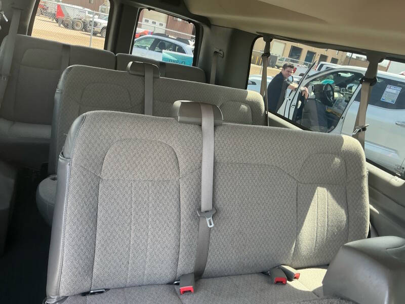2025 Chevrolet Express LS 3500