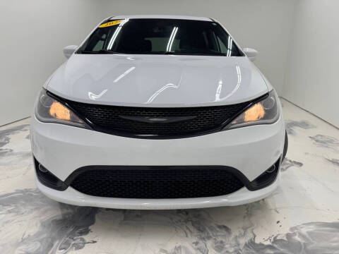 2020 Chrysler Pacifica Touring