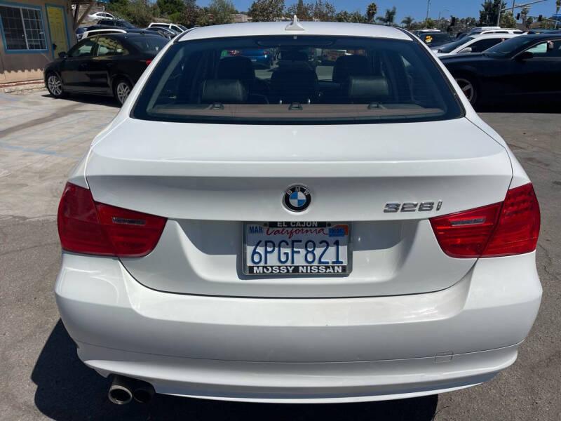 2011 BMW 3 Series 328i photo 5