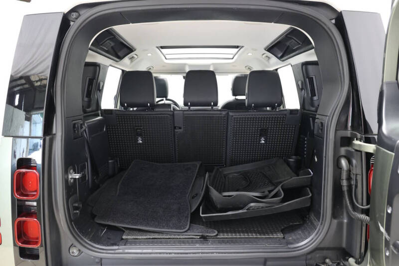 2022 Land Rover Defender 110 SE