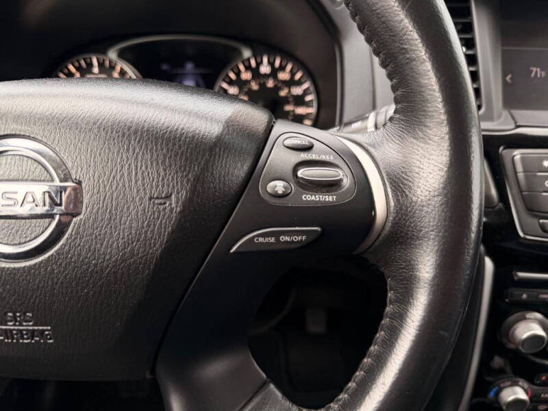 2020 Nissan Pathfinder SV