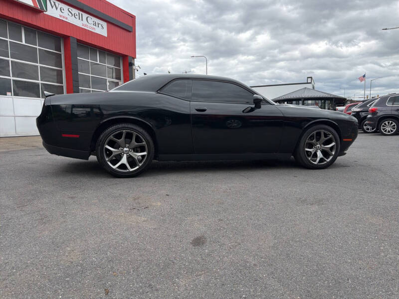 2017 Dodge Challenger SXT Plus