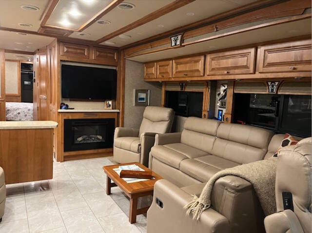 2017 Tiffin Phaeton 40AH