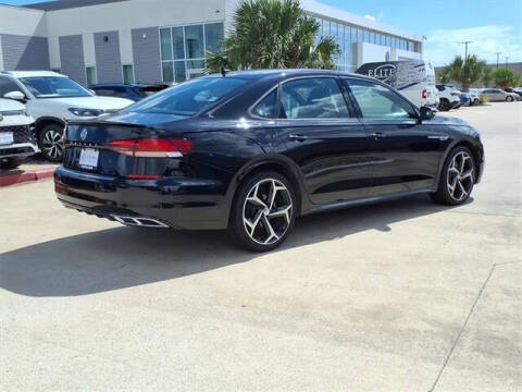 2022 Volkswagen Passat R-Line