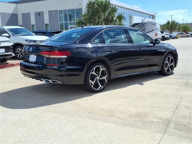 2022 Volkswagen Passat R-Line