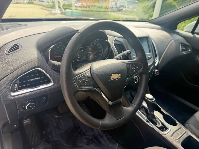 2017 Chevrolet Cruze LT Auto