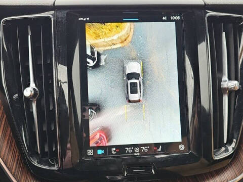 2024 Volvo XC60 B5 Ultimate Dark Theme