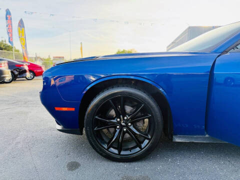 2018 Dodge Challenger SXT Plus