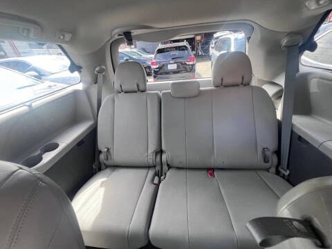2019 Toyota Sienna XLE 8-Passenger