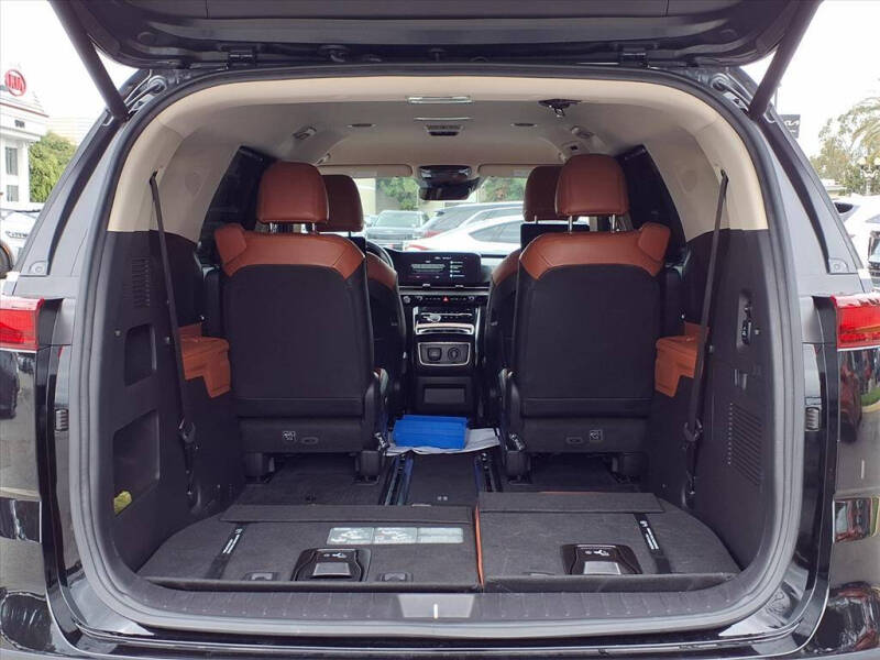 2024 Kia Carnival SX