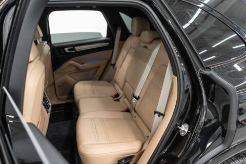 2023 Porsche Cayenne Platinum Edition