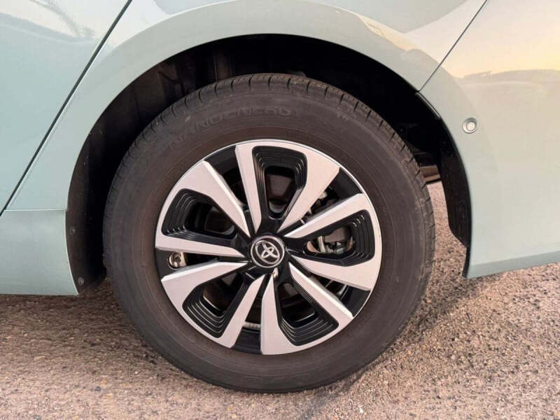 2021 Toyota Prius LE