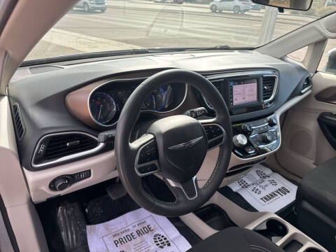 2022 Chrysler Voyager LX