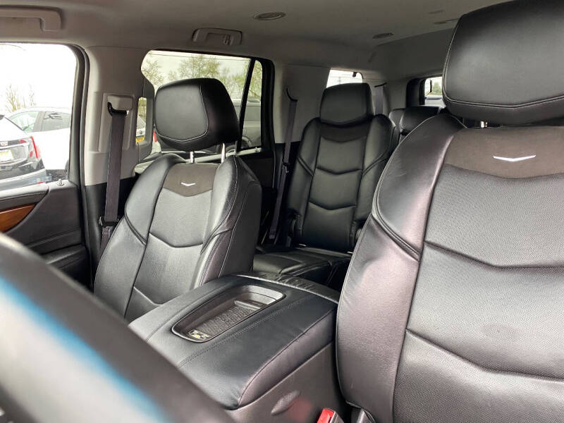 2017 Cadillac Escalade Standard