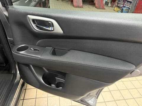 2017 Nissan Pathfinder SV