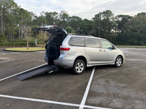 2018 Toyota Sienna LE Mobility 7-Passenger