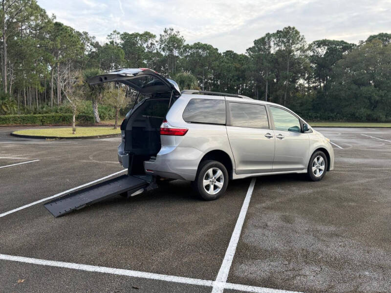 2018 Toyota Sienna LE Mobility 7-Passenger