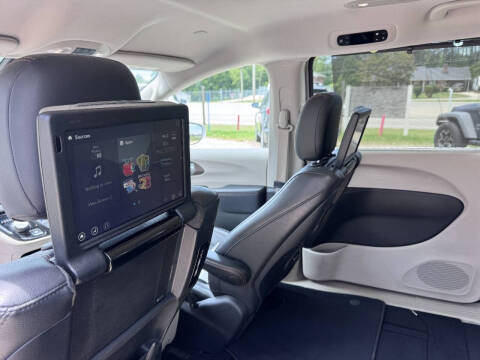 2017 Chrysler Pacifica Touring-L Plus