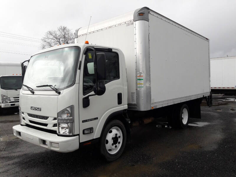 2018 Isuzu NPR HD's photo