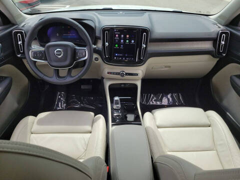 2023 Volvo XC40 B5 Plus Bright Theme