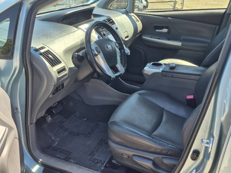 2013 Toyota Prius v Five - Photo 11