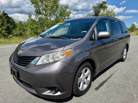 2013 Toyota Sienna LE 8-Passenger