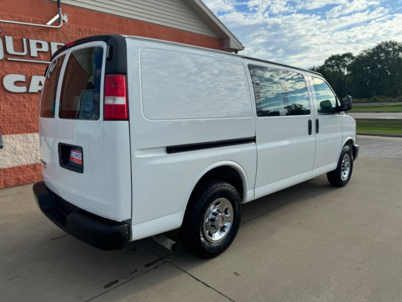 2016 Chevrolet Express for sale at Illinois Auto Wholesalers in Tolono, IL