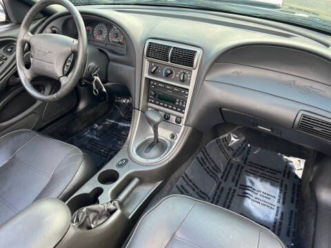 2004 Ford Mustang Deluxe