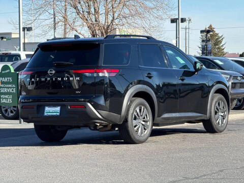 2022 Nissan Pathfinder SV