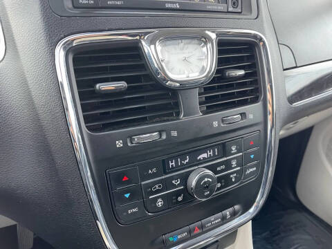 2015 Chrysler Town and Country Limited Platinum