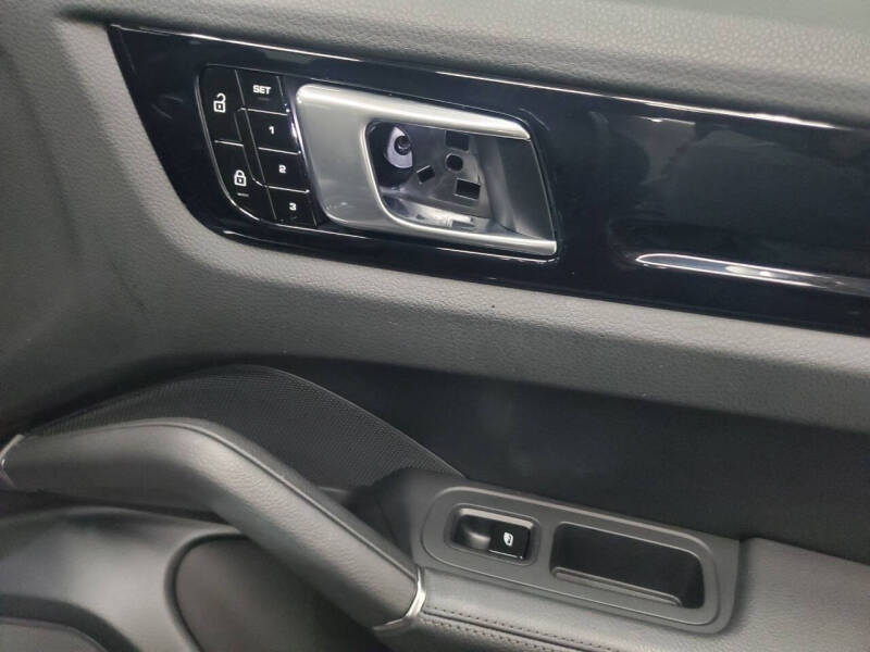 2019 Porsche Cayenne E-Hybrid