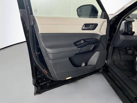 2022 Nissan Pathfinder SV