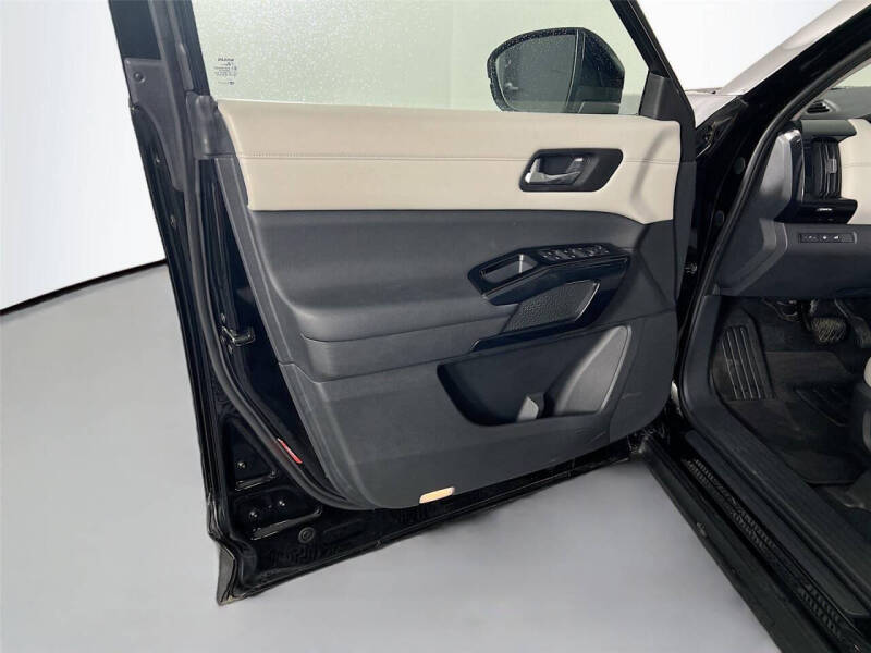 2022 Nissan Pathfinder SV