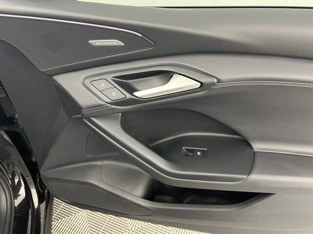 2025 Audi Q6 e-tron quattro Premium Plus