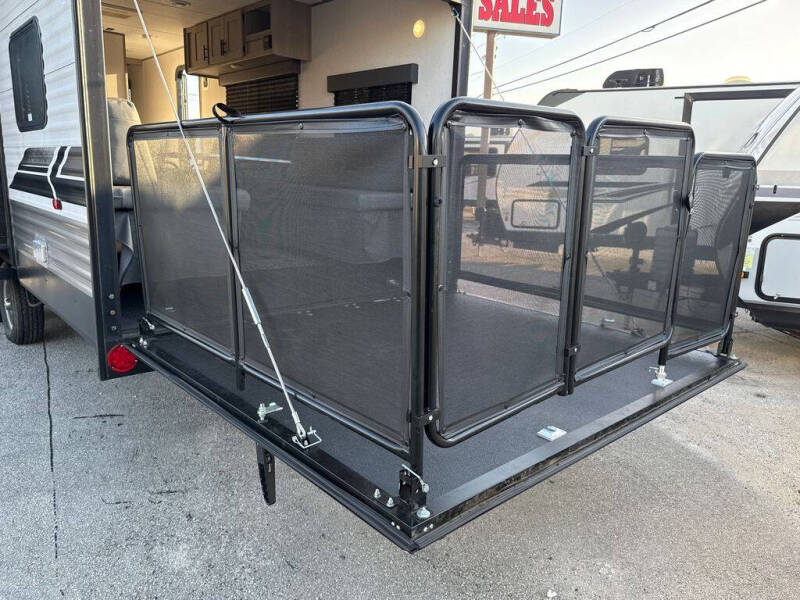 2023 Coleman 270TQ