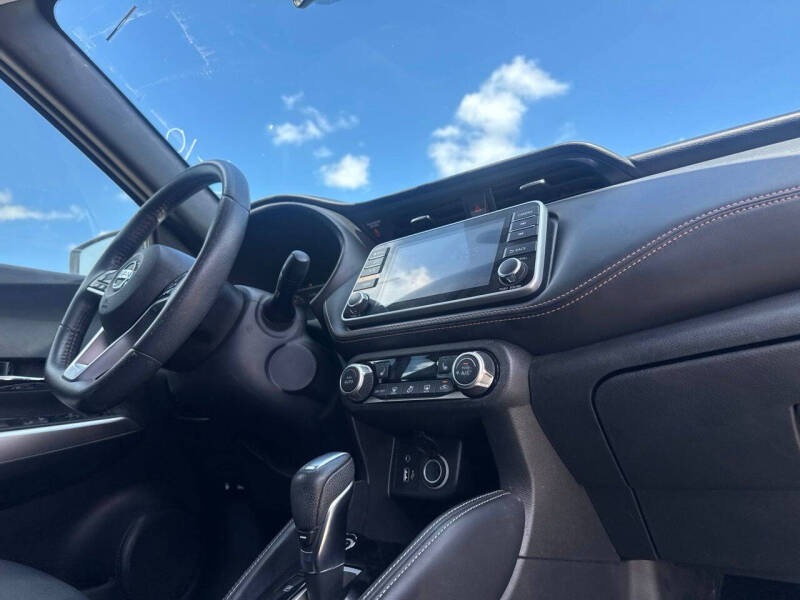 2019 Nissan Kicks SR