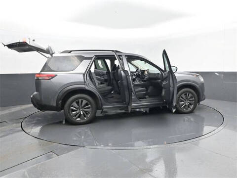 2022 Nissan Pathfinder SV