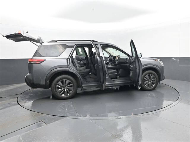 2022 Nissan Pathfinder SV