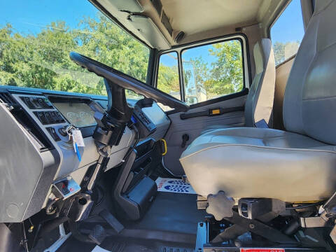 2003 Freightliner FL70