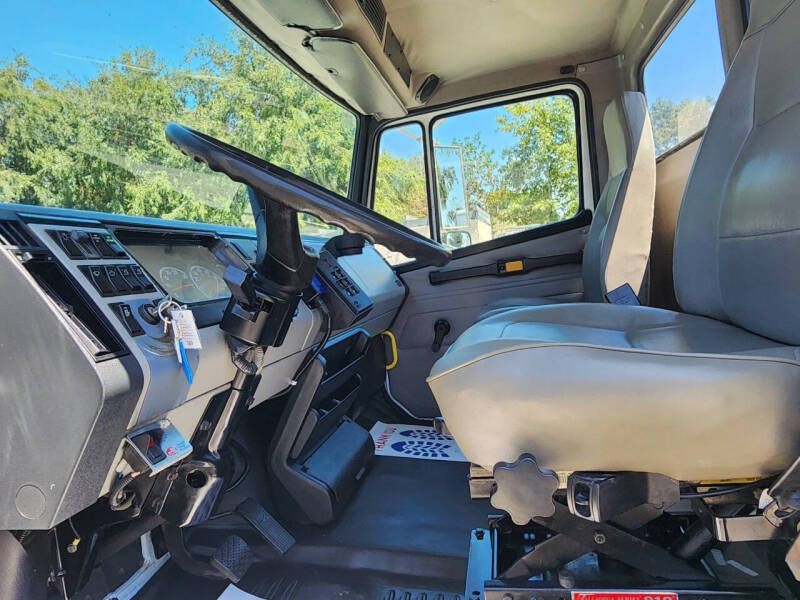 2003 Freightliner FL70