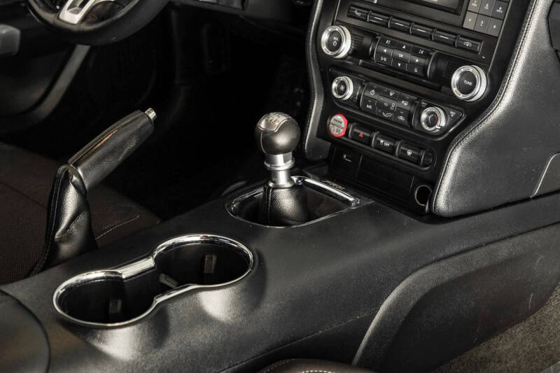 2017 Ford Mustang V6