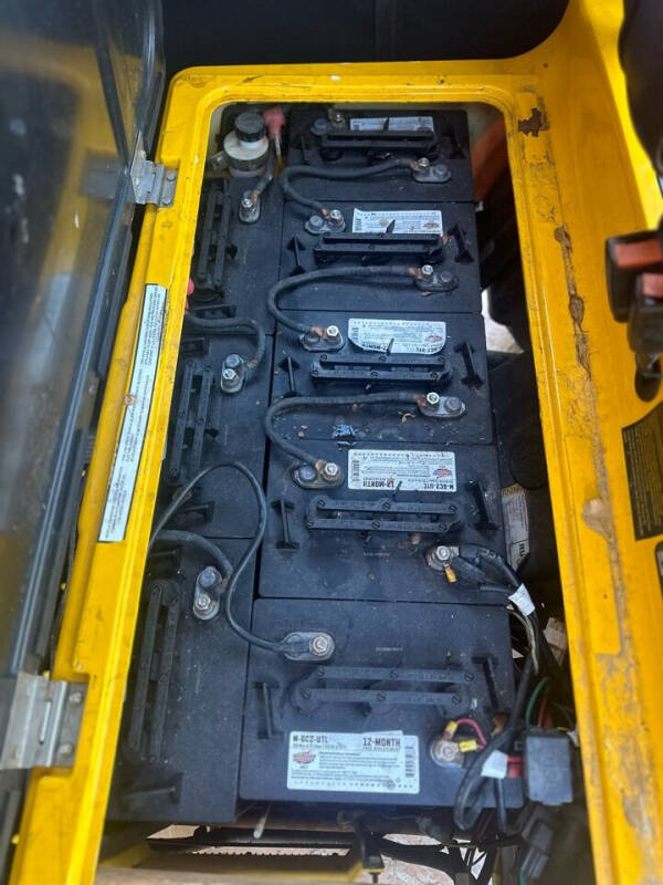 2010 TOMBERLIN E-MERGE GOLF CART