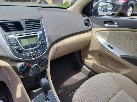2012 Hyundai Accent GLS