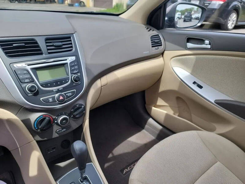 2012 Hyundai Accent GLS