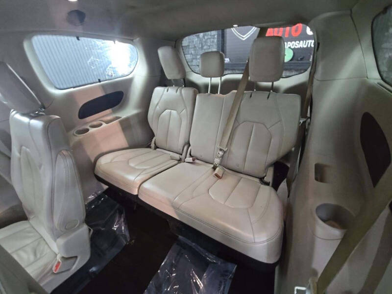 2017 Chrysler Pacifica Touring-L