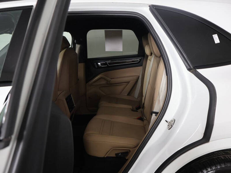 2023 Porsche Cayenne Platinum Edition