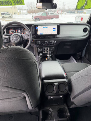 2024 Jeep Gladiator Sport S