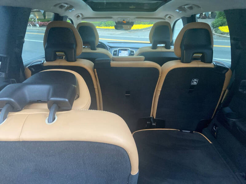 2016 Volvo XC90 T6 Momentum